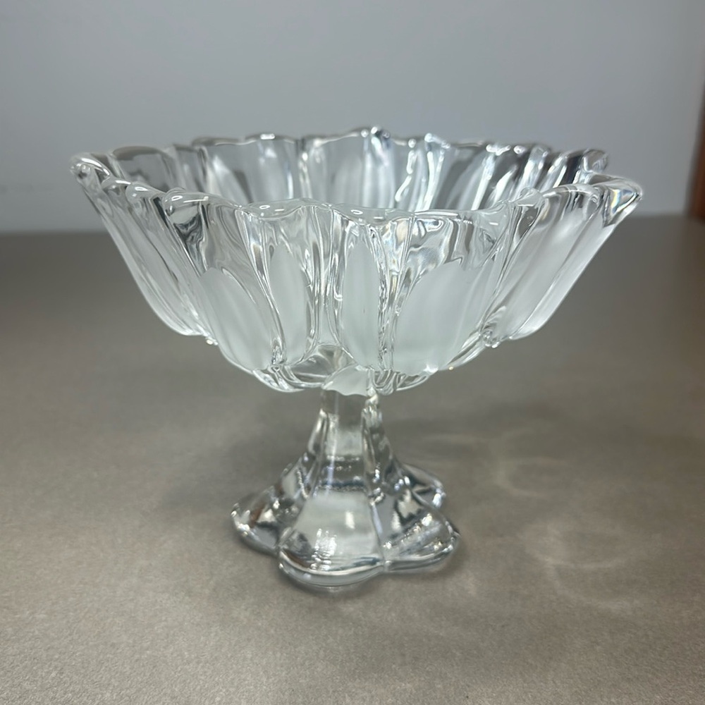Mikasa 7” frosted tulip footed bowl